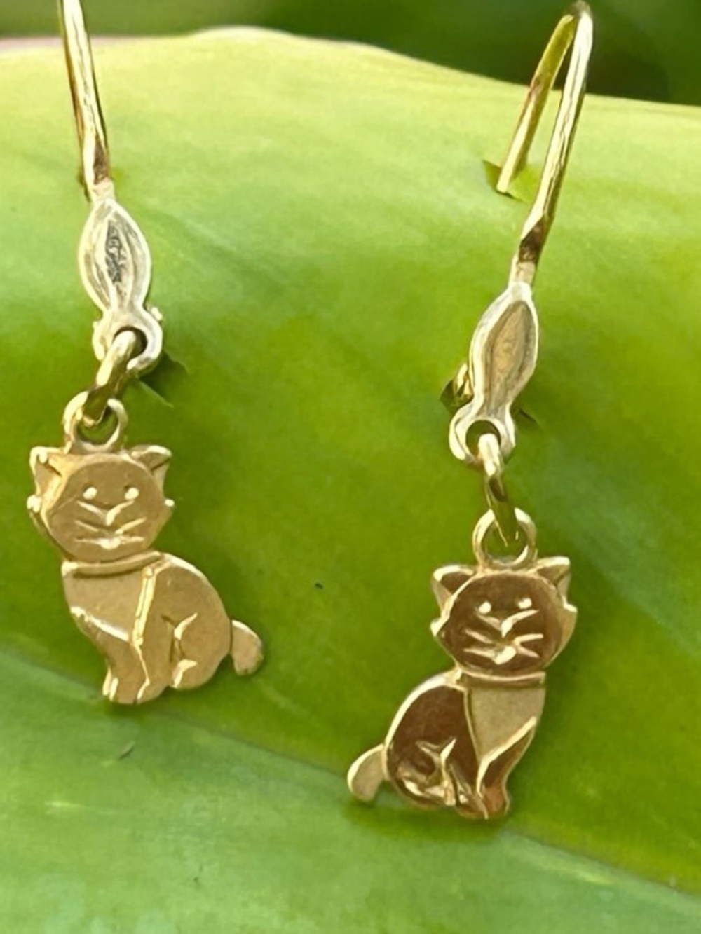 Vintage rare  hammered 333 8k yellow gold fish and cat cute kitty dangle earring